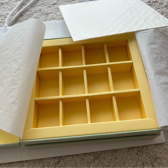 Prada Shopping Bag and Exclusive Chocolate Box - Picture 12 of 15